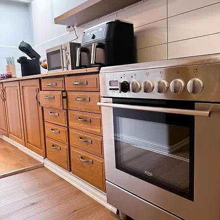 公寓 Centre Treehouse With Backyard - Two Bedroom 斯塔万格