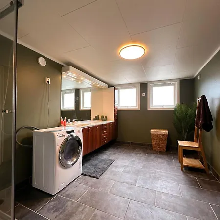Centre Treehouse With Backyard - Two Bedroom *