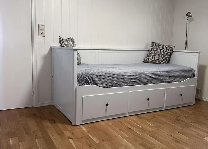 Centre Treehouse With Backyard - Two Bedroom *