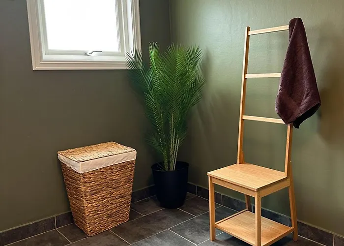 Centre Treehouse With Backyard - Two Bedroom *