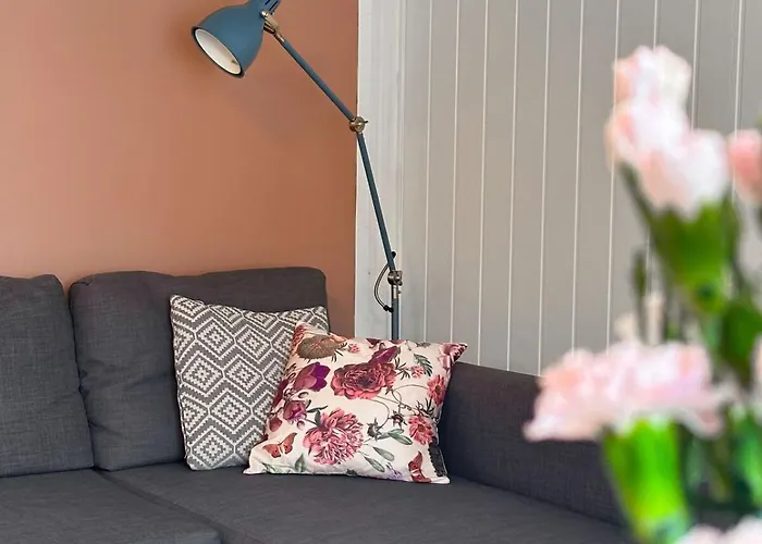 Appartamento Centre Treehouse With Backyard - Two Bedroom *